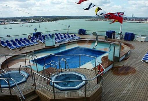 la piscina panorámica de Popa es fantástica para el anochece